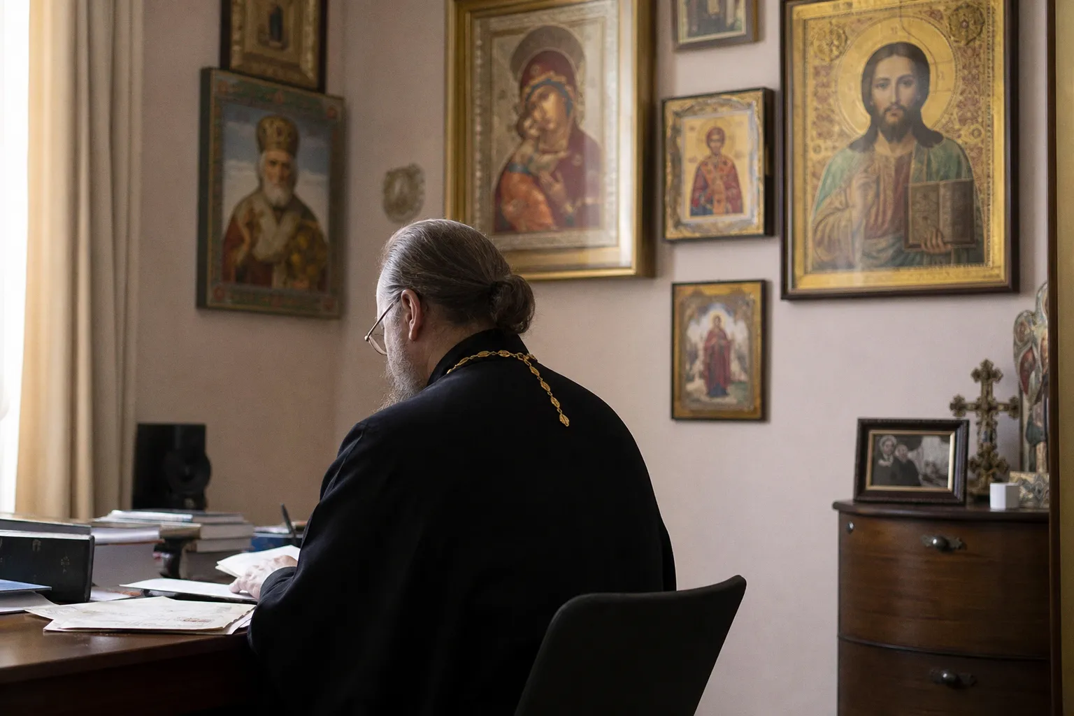 «Пришел бы в школу с любой лекцией, только не про Библию». Настоятель храма о воспитании детей и абортах